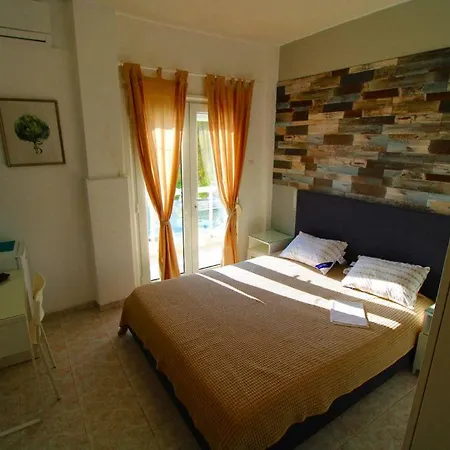 Sunset Beachfront Hotel *
