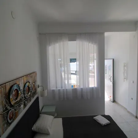 Sunset Beachfront 酒店 新马尔马拉斯